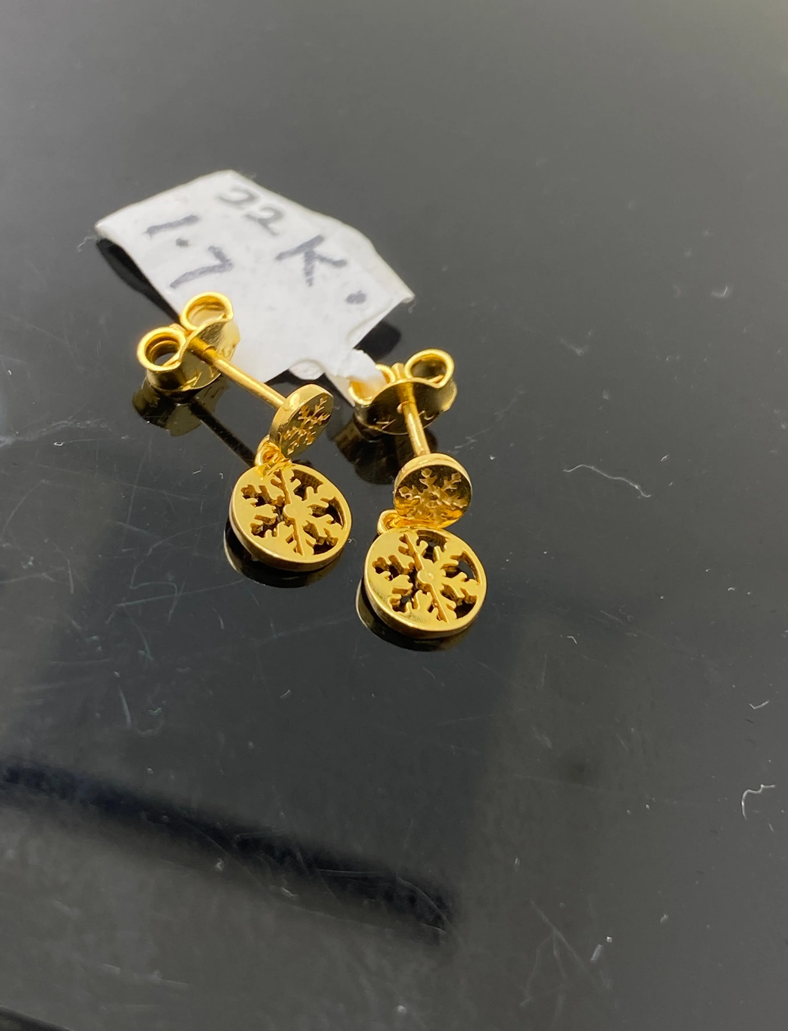 22K Solid Gold Floral Studs E21567