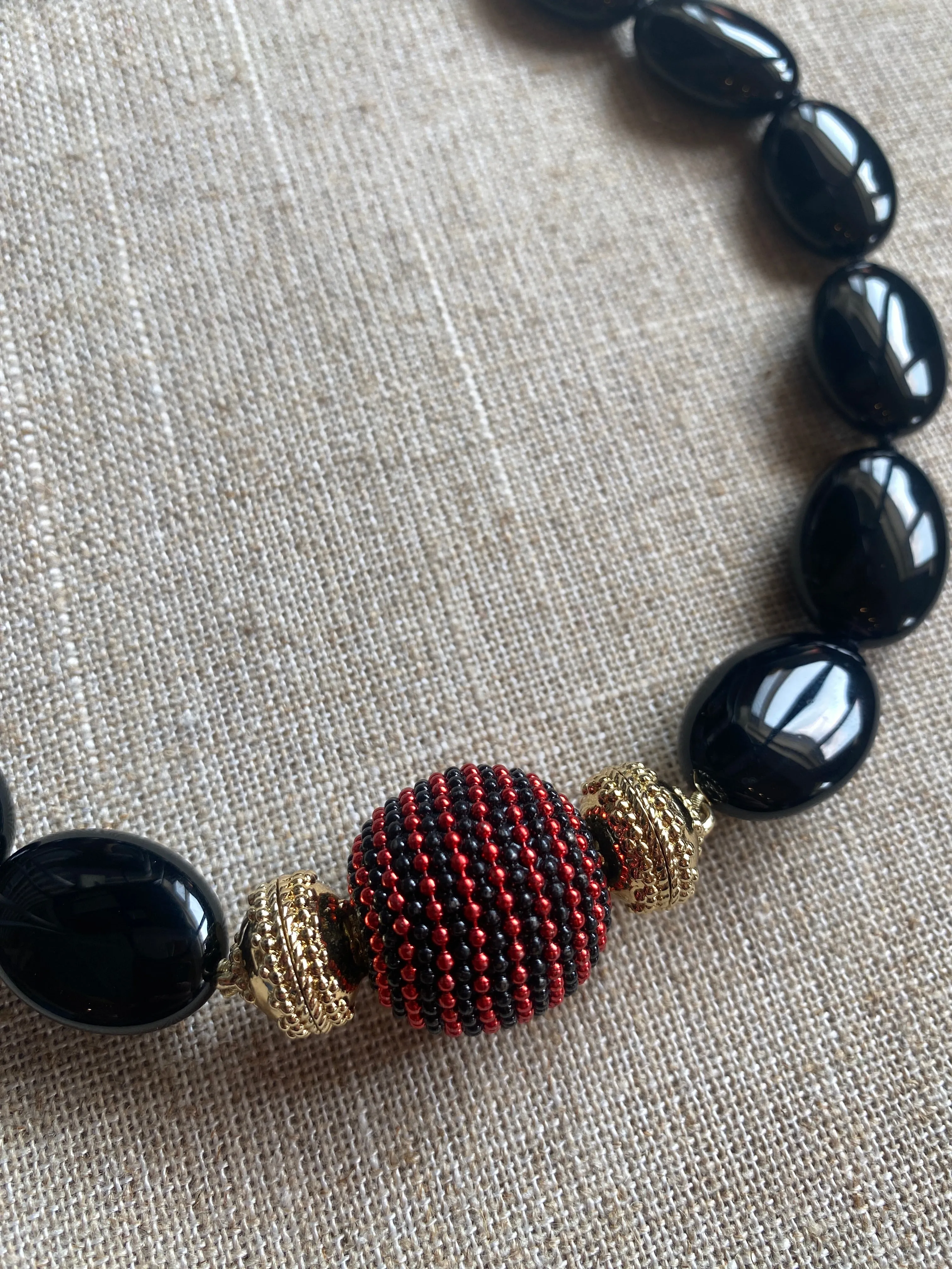 Caviar Red & Black Bead 25mm Centerpiece