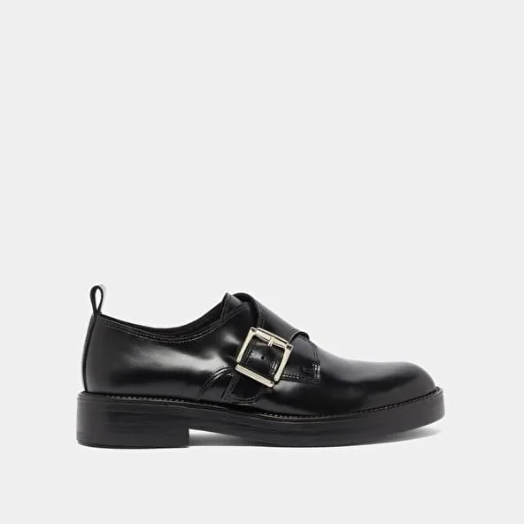 Derbies with adjustable buckles in black glazed leather