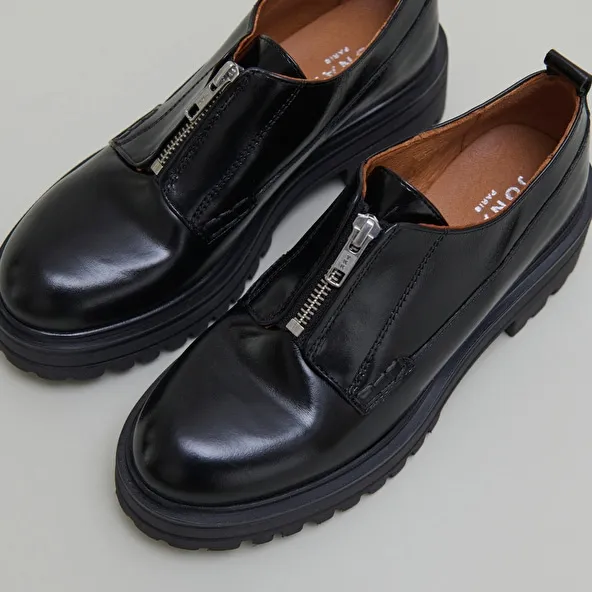 Derbies with zips and notched soles in black leather