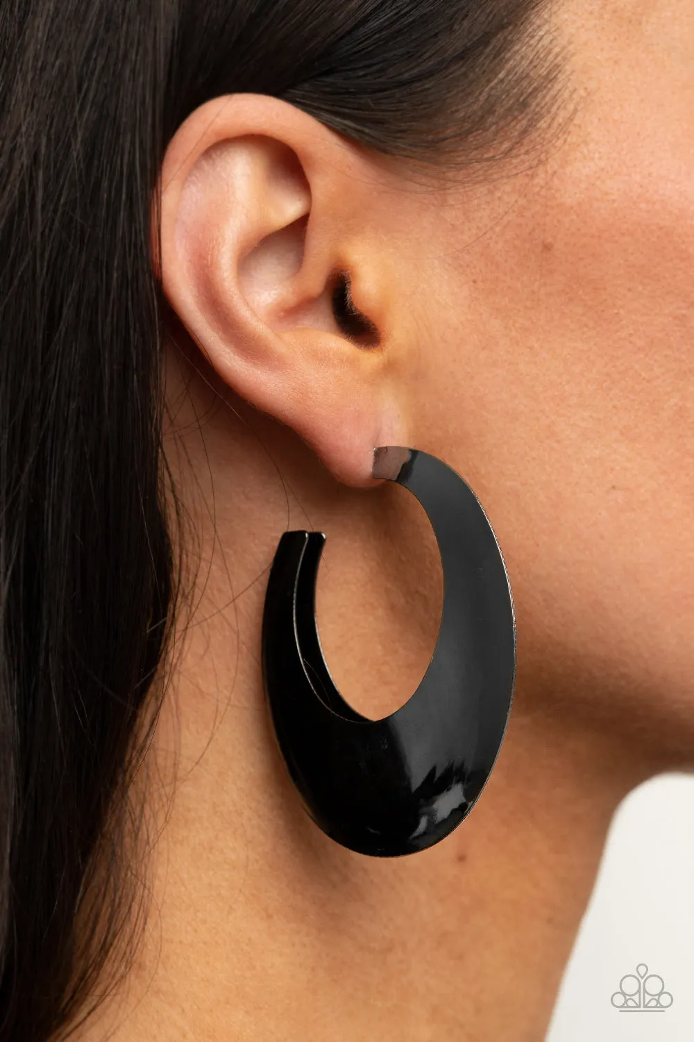 Going OVAL-board - Black Hoop Earring