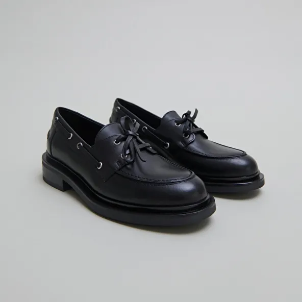 Thick lace-up Derbies in black leather